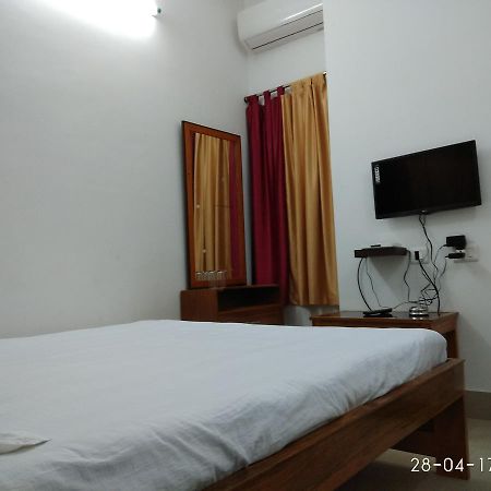 India Tours Only Kavita Guest House 博尔普尔 外观 照片