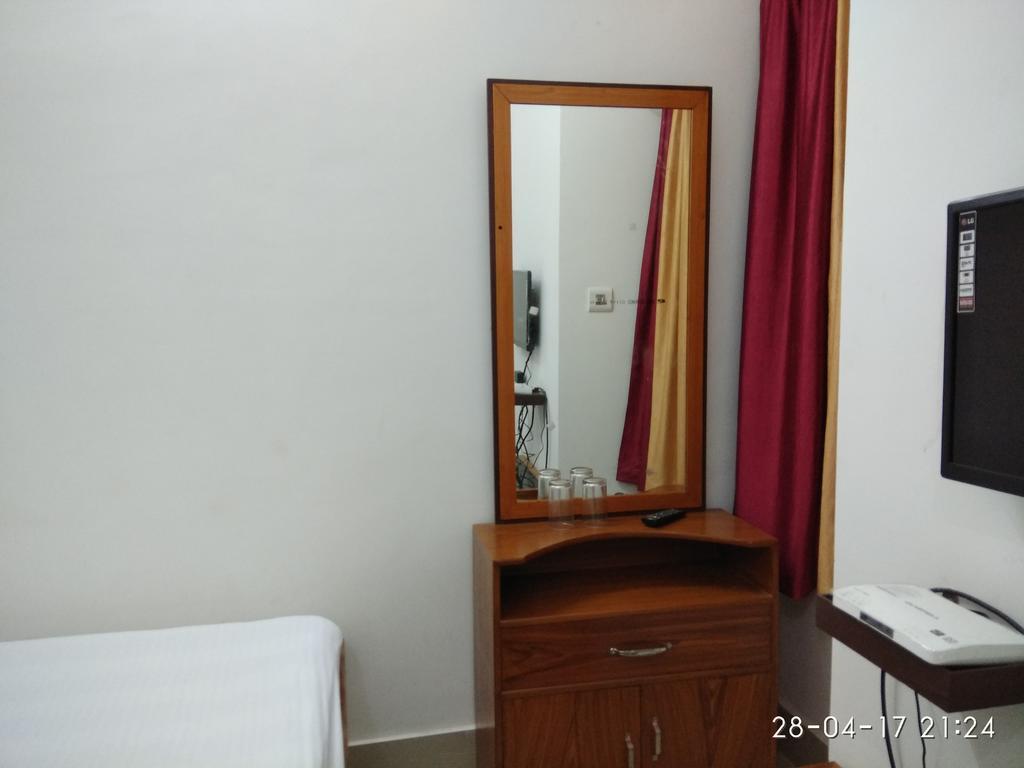 India Tours Only Kavita Guest House 博尔普尔 外观 照片